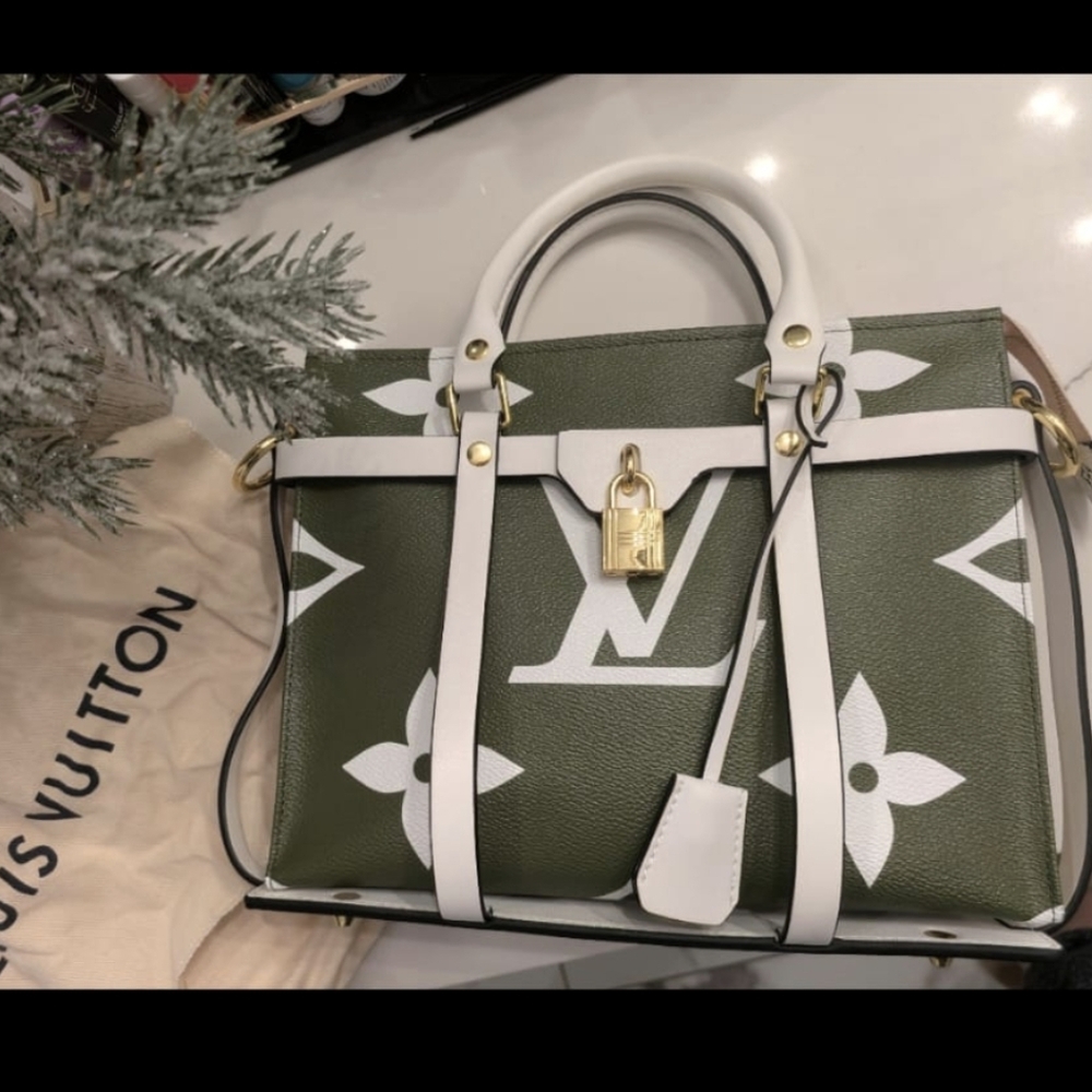 🎄$1800 DIRECT Auth LV Giant Mono Toiletries 26 Bag Plus Conversion Set!
